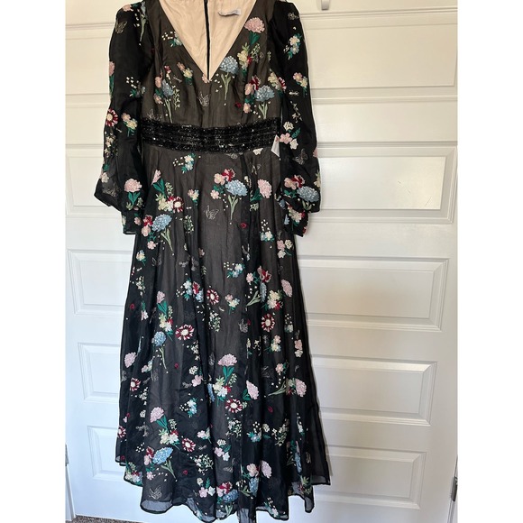 Mac Duggal Embroidered Bishop‎ Sleeve  V-Neck Flowy Gown - Picture 4 of 12